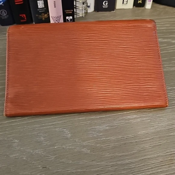 Louis Vuitton VINTAGE SALE Brown Epi Trifold Wallet - Picture 6 of 10